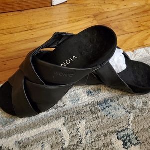 New Vionic leather sandals